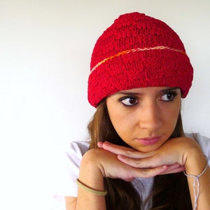 Gorro rojo. Gorros de punto. Gorros tejidos para mujer. Gorros de lana hechos a mano. Ideas para regalar para ella.