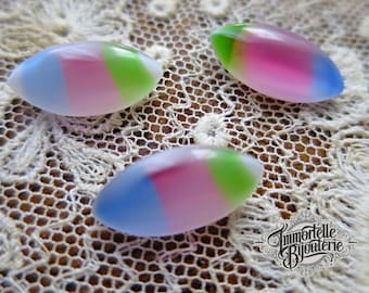 Vintage 15 x 7 mm Navette Sherbert arc-en-ciel strass pierres précieuses - Rose bleu vert arc-en-ciel - Allemagne de l'Ouest de haute qualité - 6 pcs