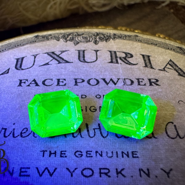 VERY RARE Uranium Glass 12x10 fully faceted Green - Glows in black light UV peridot Vaseline glass foiled back octagon shape - 1pc