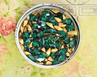 Navettes Strass Swarovski Vert Emeraude 8x4mm - Article 4200 vintage Autrichien 1ère Qualité TTC - 12pcs