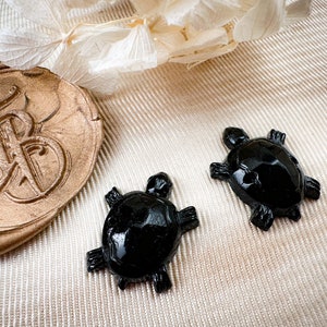 Vintage 14mm Turtle in Black Jet Glass Sew on Flat Backs -  Victorian Vintage West German - High Quality Glass - 2pcs