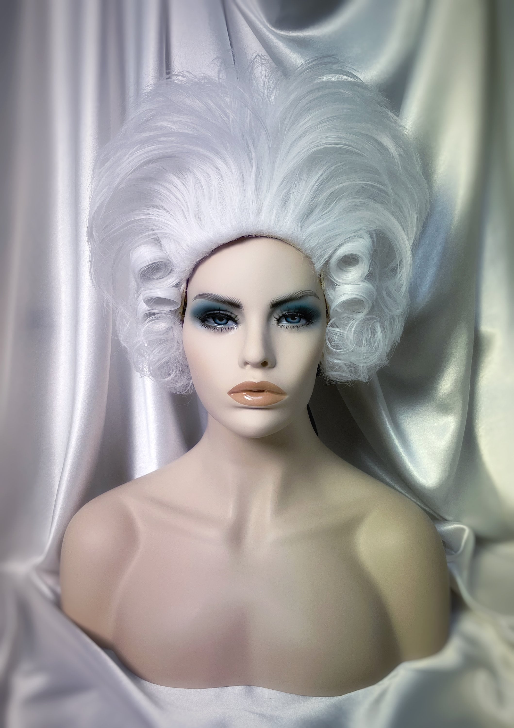 Wolfgang Amadeus Mozart Wig, White 17-18th Century Wig  display picture 1