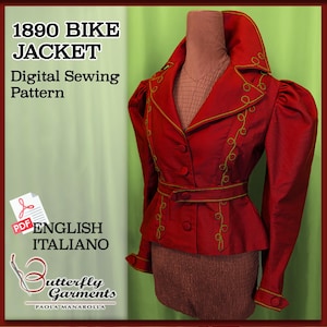 Può includere: Un modello di cucito digitale per una giacca da bici rossa del 1890. La giacca presenta un colletto alto, cuciture dorate decorative e una vita con cintura. Il testo "1890 BIKE JACKET" e "Digital Sewing Pattern" sono visibili.