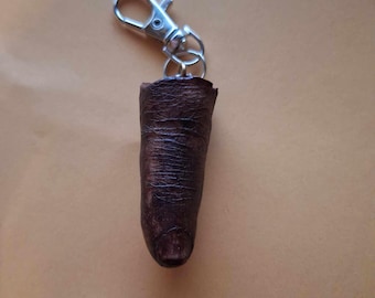 Llavero de dedo amputado: accesorio de Halloween hecho a mano, ideal para cosplay de zombis.