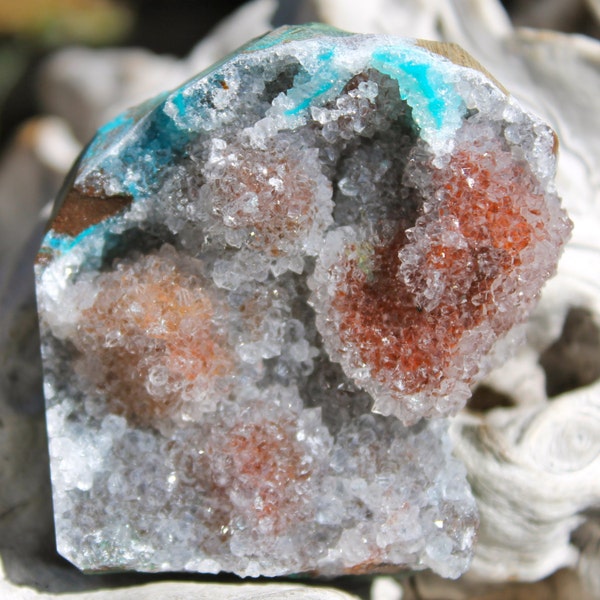 Druzy Quarz über CHRYSOKOLL LIMONIT Display Muster