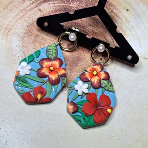 Pendientes de arcilla polimérica, pendientes de flores de hibisco, pendientes hechos a mano en 3D, pendientes de monstera, pendientes de flores, pendientes colgantes imagen 5