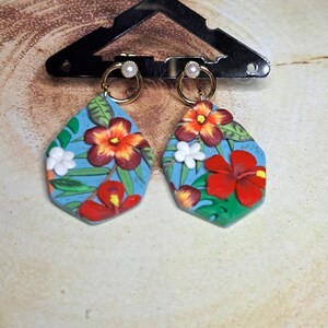 Polymer Clay Earrings,Hibiscus Flower Earrings, 3D Handmade Earrings, Monstera Earrings, Flower Earrings, Dangle Earring zdjęcie 3