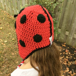 Gehaakte lieveheersbeestje hoed zwarte en rode hoed gehaakte dierenhoed lieveheersbeestje foto prop gehaakte oorklephoed kindermuts Lady Bug afbeelding 4