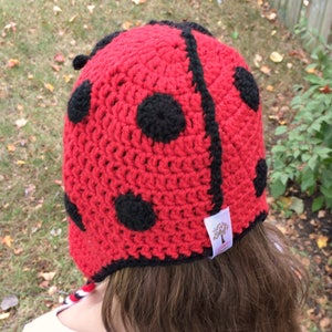 Gehaakte lieveheersbeestje hoed zwarte en rode hoed gehaakte dierenhoed lieveheersbeestje foto prop gehaakte oorklephoed kindermuts Lady Bug afbeelding 5