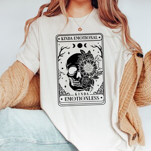 Camisa meio emocional, meio sem emoção, moletom feminino, camisa de mãe, presente de camisa engraçado, camisa de citação, ditado engraçado, camisa de tarô de vida de mãe