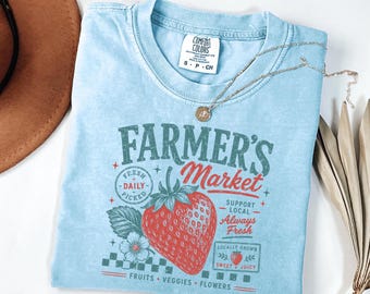 Vintage Farmers Market Comfort Colors Shirt, Retro Cottagecore Strawberry Graphic Tee, Cute Summer Fruit Gift for Gardeners & Plant Lovers