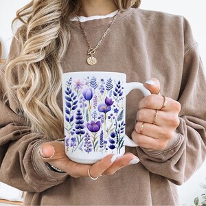 Boho Lila Vildblommor Cottagecore Kaffemugg, Blommor Mugg, Pastell Blommig Natur Mugg, Vildblommor Tekopp, Blomsterträdgårdsälskare, Present till henne bild 2