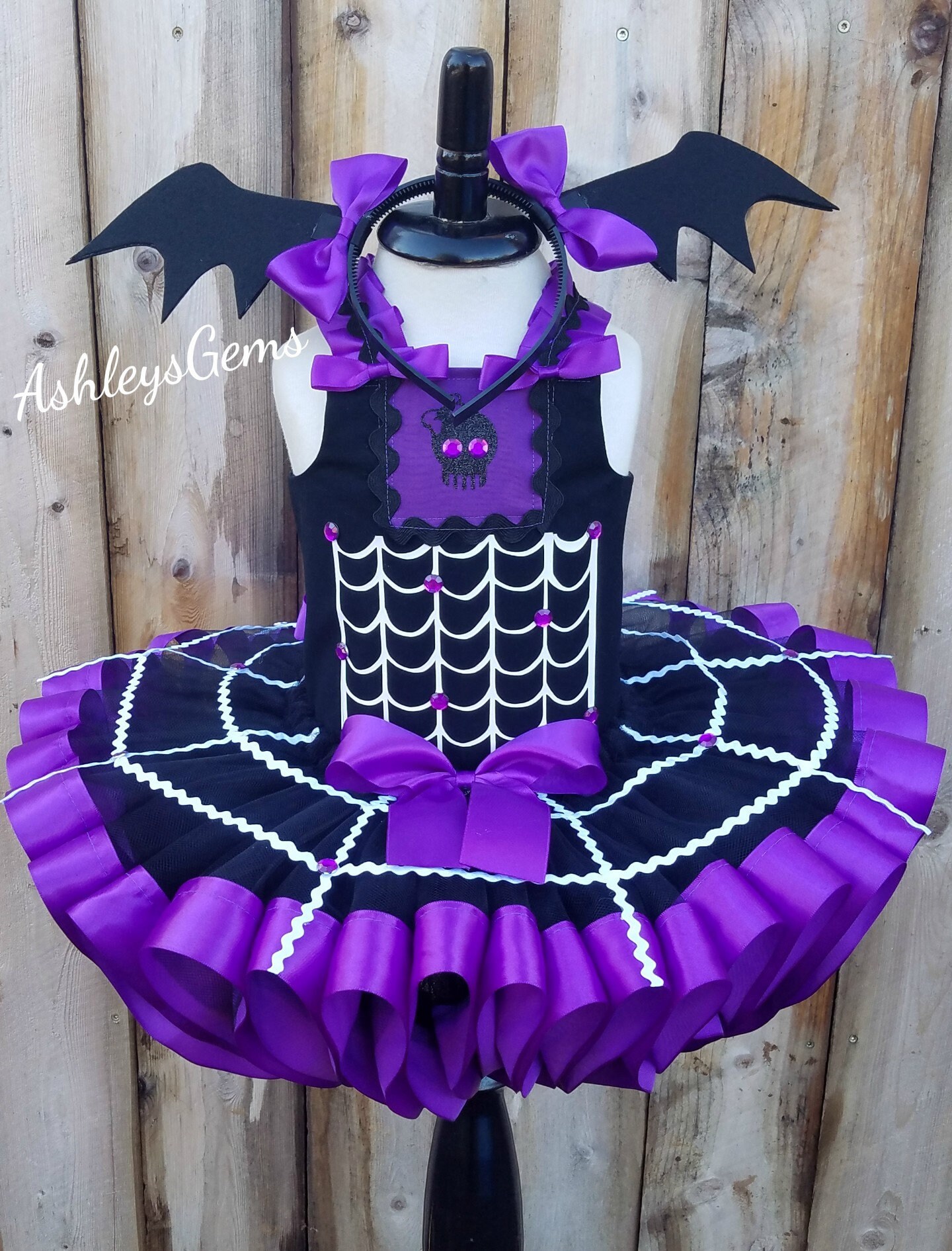 tutus vampirina