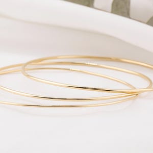 Brazalete de oro macizo de 14 k, acabado liso, fino y apilable, de oro amarillo, rosa y blanco de 14 k.