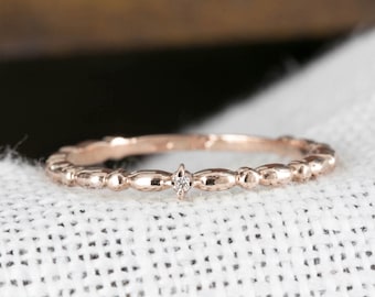 Dainty wedding band, single diamond wedding band, single diamond band, single diamond ring, yellow gold unique ring, white gold simple