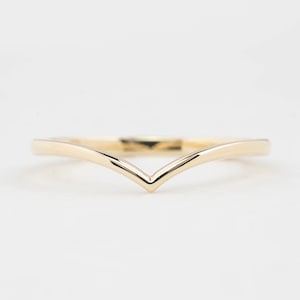 Anello Chevron semplice, fede nuziale dalla forma minimalista, fascia curva delicata, fede nuziale a forma di V, fede nuziale semplice unica, oro 14k, oro 18k