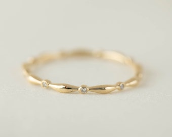 Thin wedding band diamond eternity ring, diamond band in 14k yellow gold rose white gold Platinum pt950, Simple Dainty Skinny Elegant band,