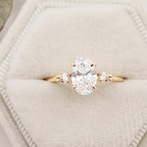 Anillo de compromiso con tres piedras de diamante de laboratorio de talla brillante ovalada, diamante de laboratorio grande certificado, 0,5 ct, 0,8 ct, 1 ct, 1,5 ct, 2 ct, hecho a mano