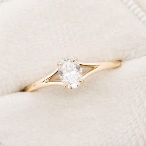 0.40ct Natural or Lab Diamond, Oval brilliant diamond solitaire engagement ring, Low profile, Minimalist, Simple, Modern engagement ring