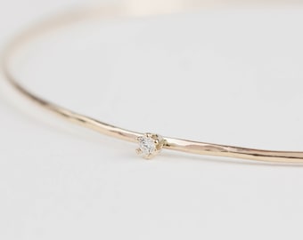 14k solid gold hammered wire bangle with diamond, 1mm hammered wire bangle, minimal bangle bracelet, 14k solid gold, rose gold, while gold