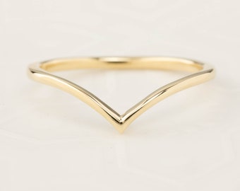 Simple Chevron Ring, Minimalist shape wedding ring, v shape wedding band, unique dainty wedding ring, 14k gold, 18k gold, Platinum