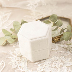 Envero Jewelry white velvet engagement ring box