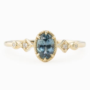 Anello con zaffiro Montana, anello con zaffiro ovale Montana, anello di fidanzamento unico, anello con zaffiro di ispirazione antica, anello di fidanzamento con zaffiro Montana