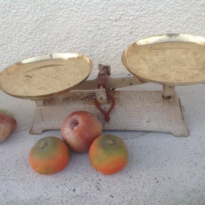 Vintage Enamel French Balance Scale. French Kitchen Decor &quot;Portee &quot; 2 kg. Rich Authentic Patina with Trays. Rust & Oxidization