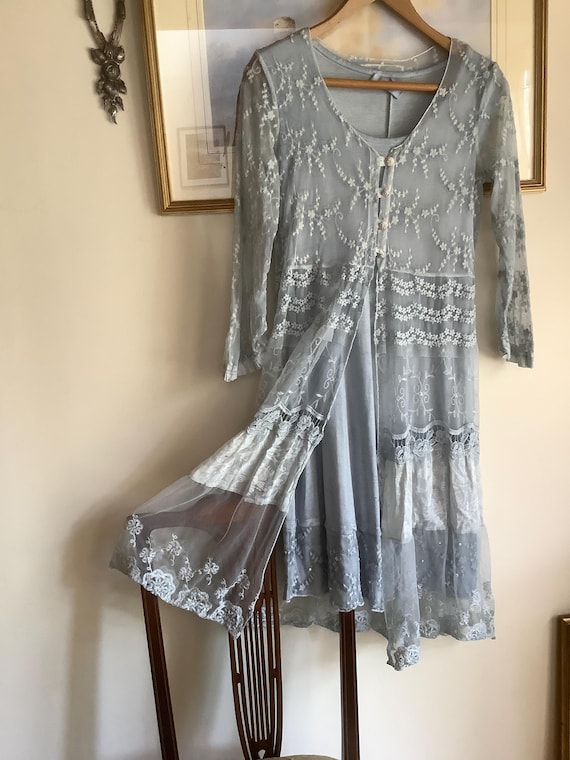 ann taylor navy lace dress Ann Taylor Dress Floral Color-Block Lace Navy, Teal, Cream Size 2P SKU –  Designers On A Dime main image 1
