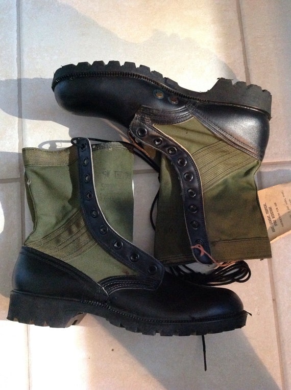 NWT 60's Jungle Boots 9N