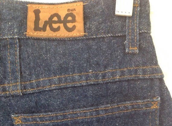 28x32 jeans what size is that