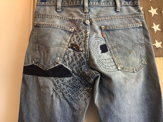 Groovy Levi’s bell bottoms. 30x32