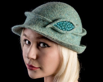 Emerald Green Dachette by Lilly Dache Cloche Hat Dachette by Lily Dache Emerald Green Felt Cloche Hat - Etsy main image 3