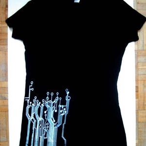Camiseta estampada com placa de circuito