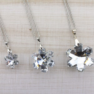 Snowflake Pendant Necklace - Stunning Swarovski Crystal - 18&quot; Silver Necklace - CHOOSE YOUR SIZE