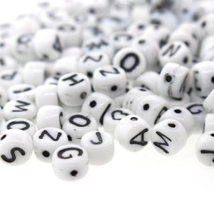 Cuentas de letras mixtas de 250 piezas - Cuentas blancas con letras negras - 6 mm - Cuentas de vidrio vintage