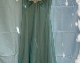 Vintage Vanity Fair Size 34 Cream and Aqua Night Gown