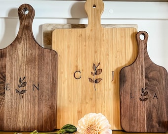 Tabla de cortar personalizada: Regalo para parejas, bodas, aniversarios, compromisos y el Día de la Madre para los recién comprometidos.