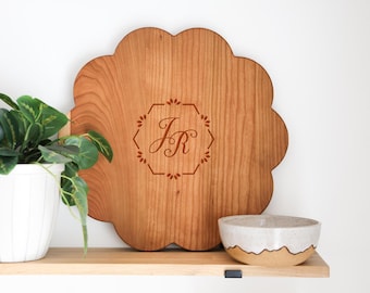 Scallop Monogram Cutting Board | Personalized Cutting Board | Personalized Charcuterie Board | Personalized Gift | Custom Gift Idea Wedding