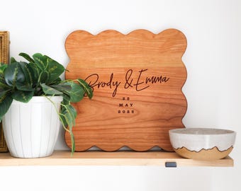 Scallop Cutting Board Personalized | Monogrammed Scallop Cutting Board | Round Scallop Board | Personalized Wedding Gift | Christmas Gift