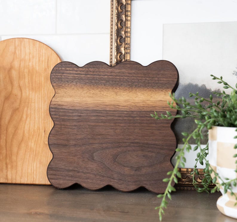 Scallop Cutting Board: Personalize with an “S”