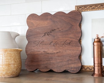 Scallop Cutting Board Personalized | Monogrammed Scallop Cutting Board | Round Scallop Board | Personalized Wedding Gift | Christmas Gift