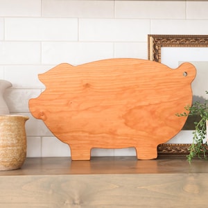 Pig shaped cutting board kitchen decor | Large Cutting Board Pig Decor | Farmhouse Decor Ideas | Hardwood cutting board 17.25 X 10.5&quot;