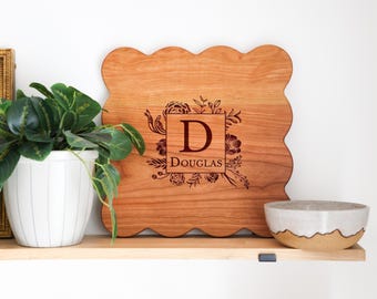 Scallop Cutting Board Personalized | Monogram Scallop Cutting Board | Round Scallop Board | Personalized Wedding Gift | Christmas Gift