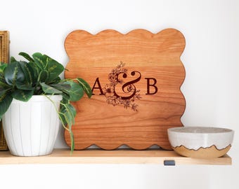 Scallop Cutting Board Personalized | Monogrammed Scallop Cutting Board | Round Scallop Board | Personalized Wedding Gift | Christmas Gift