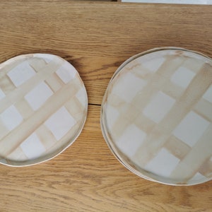 Set of 6 white ceramic plates with beige checkerboard