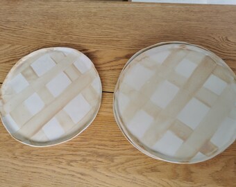 Set of 6 white ceramic plates with beige checkerboard