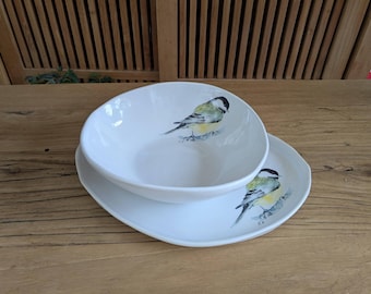 Bowl with bird
