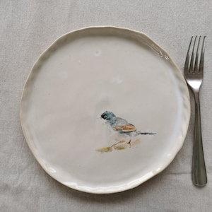 Assiettes en céramique avec oiseaux Pie Grièche