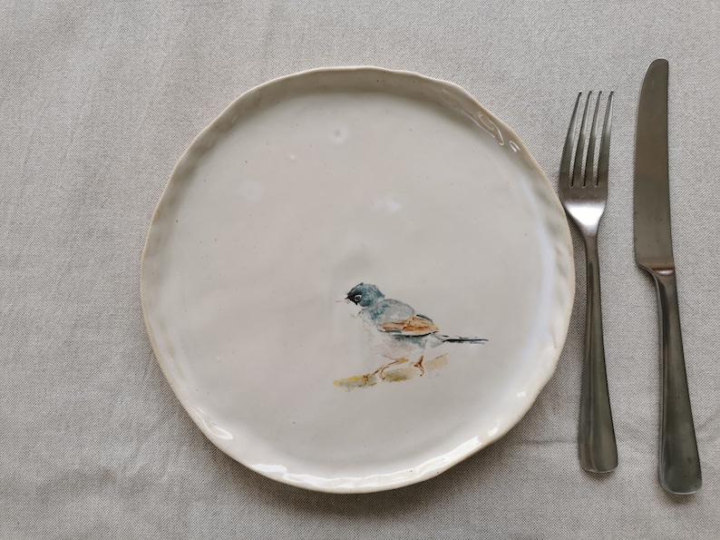 Assiettes en céramique avec oiseaux Pie Grièche